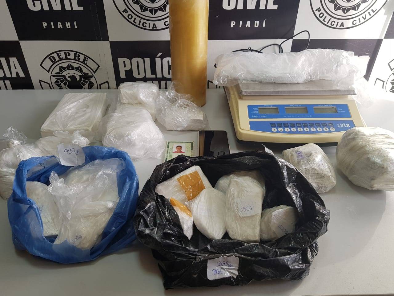Denúncia anônima leva policiais a fábrica de drogas em Teresina